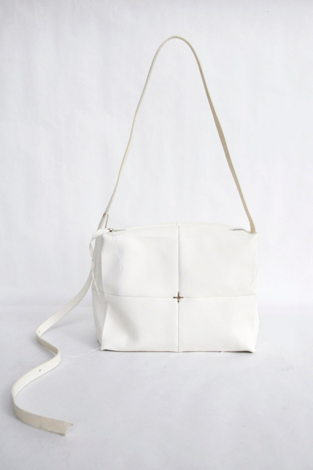 aratama ホワイト パッチワーク ショルダーバッグ SMALL PATCHWORK SHOULDER BAG - WHITE – Lift Daikanyama