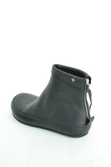 BAREFOOT BACK ZIPPER SHORT BOOT- BLACK