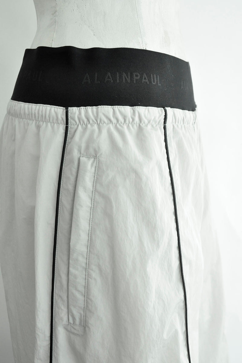 KNEE SHAPE TRACKPANTS