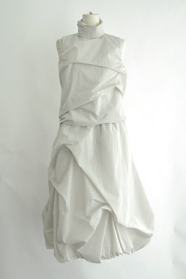 MOVEMENT HIGH NECK SLEEVELESS TOP