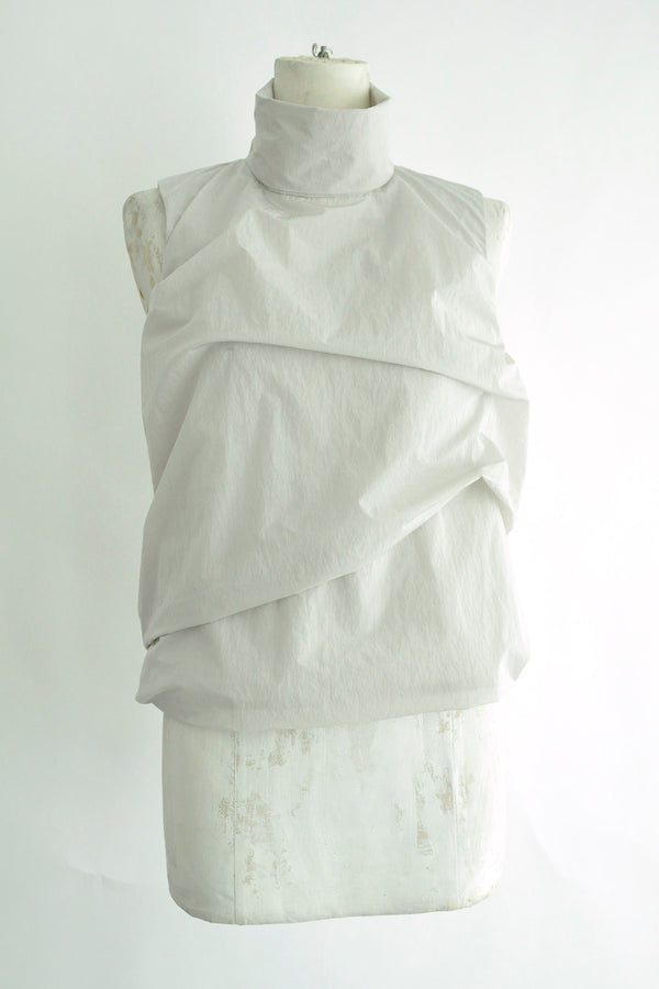 MOVEMENT HIGH NECK SLEEVELESS TOP
