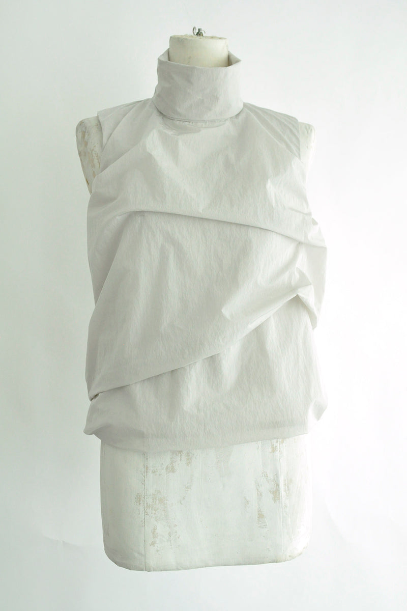 MOVEMENT HIGH NECK SLEEVELESS TOP