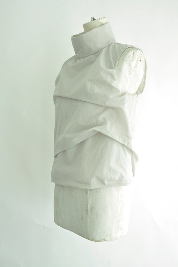 MOVEMENT HIGH NECK SLEEVELESS TOP