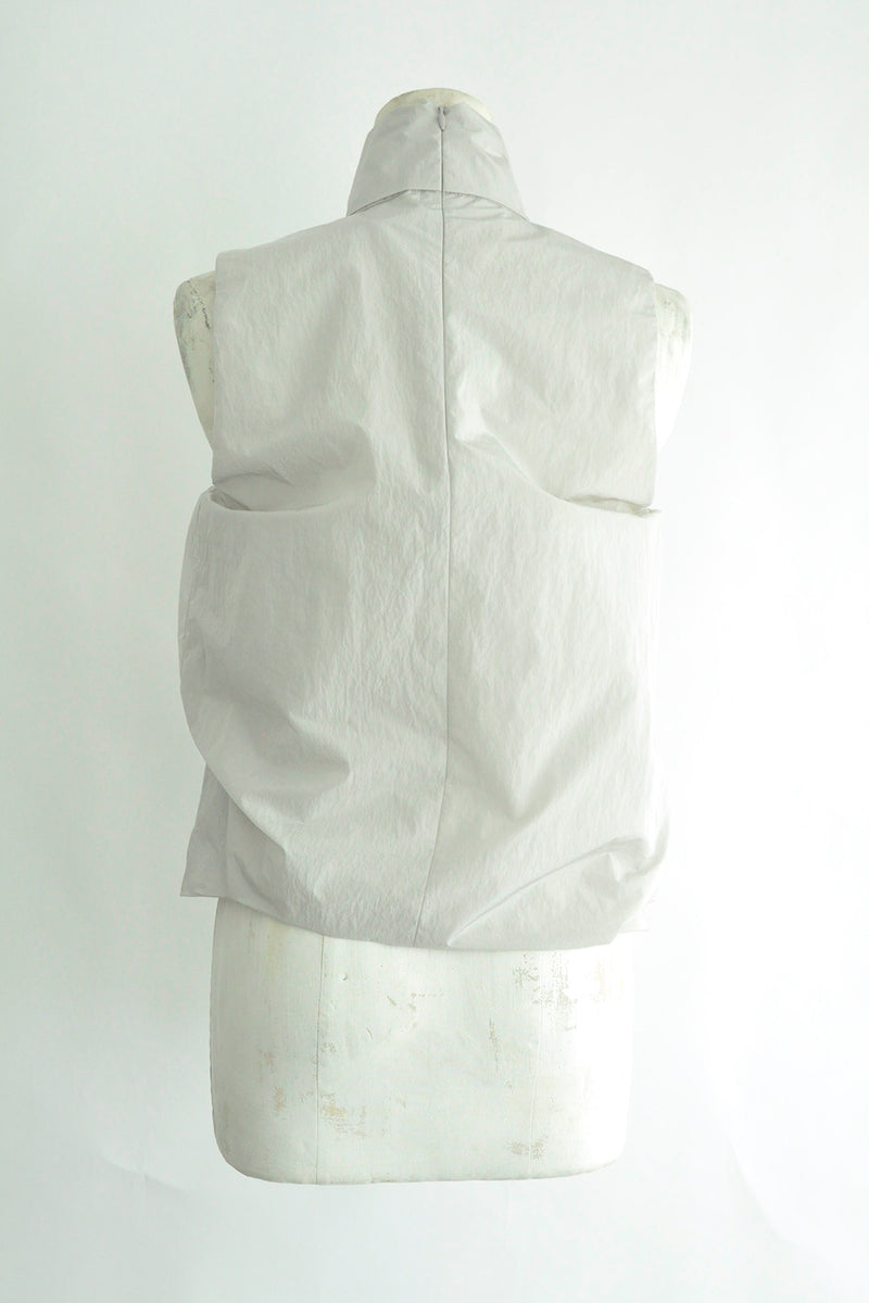 MOVEMENT HIGH NECK SLEEVELESS TOP