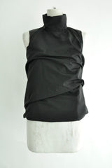 MOVEMENT HIGH NECK SLEEVELESS TOP