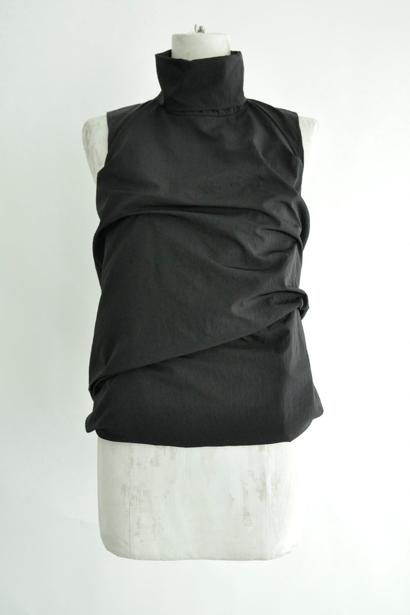 MOVEMENT HIGH NECK SLEEVELESS TOP