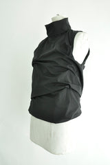 MOVEMENT HIGH NECK SLEEVELESS TOP