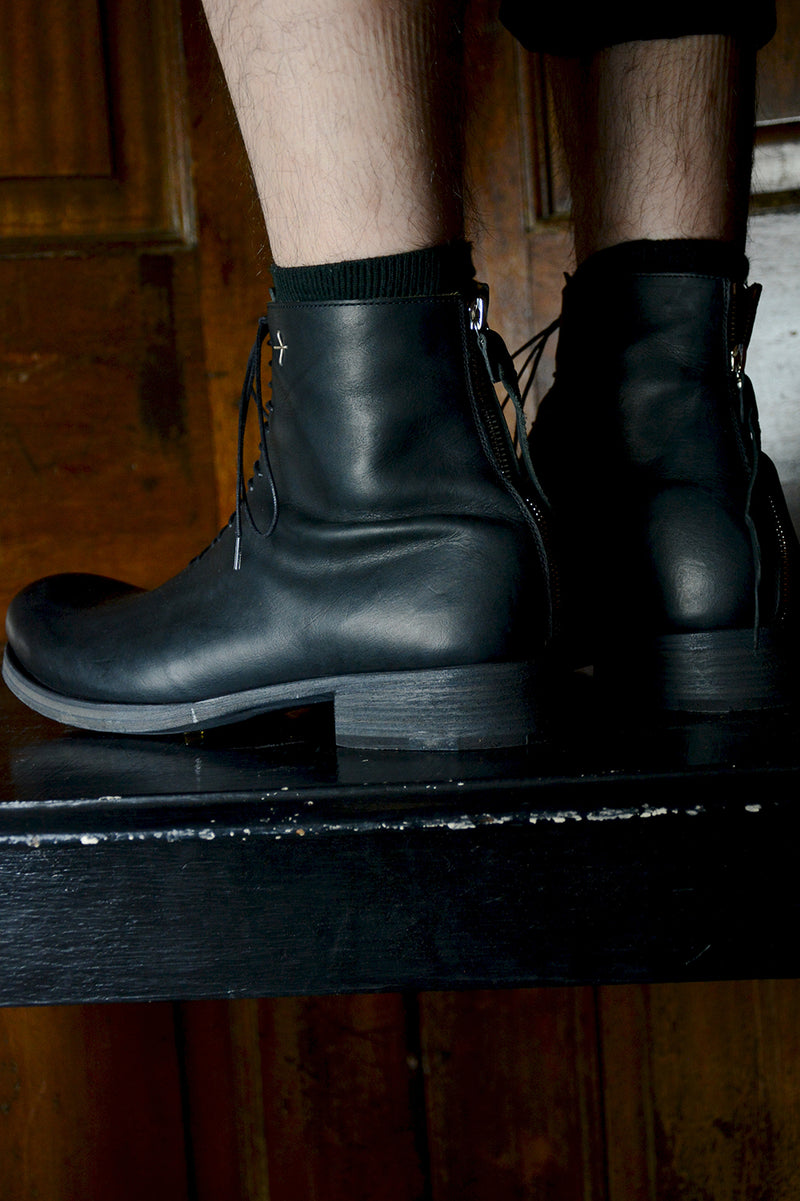 SHORT BACK ZIPPER BOOT W/LACES