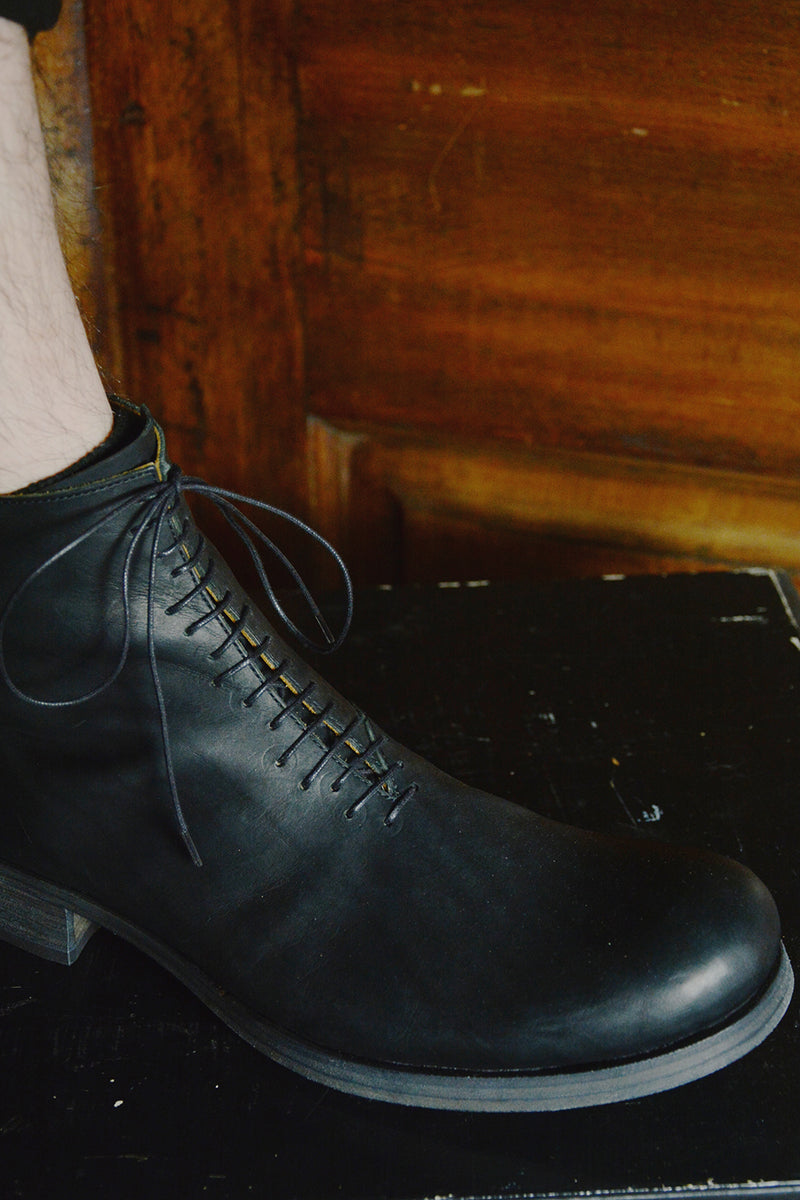 SHORT BACK ZIPPER BOOT W/LACES