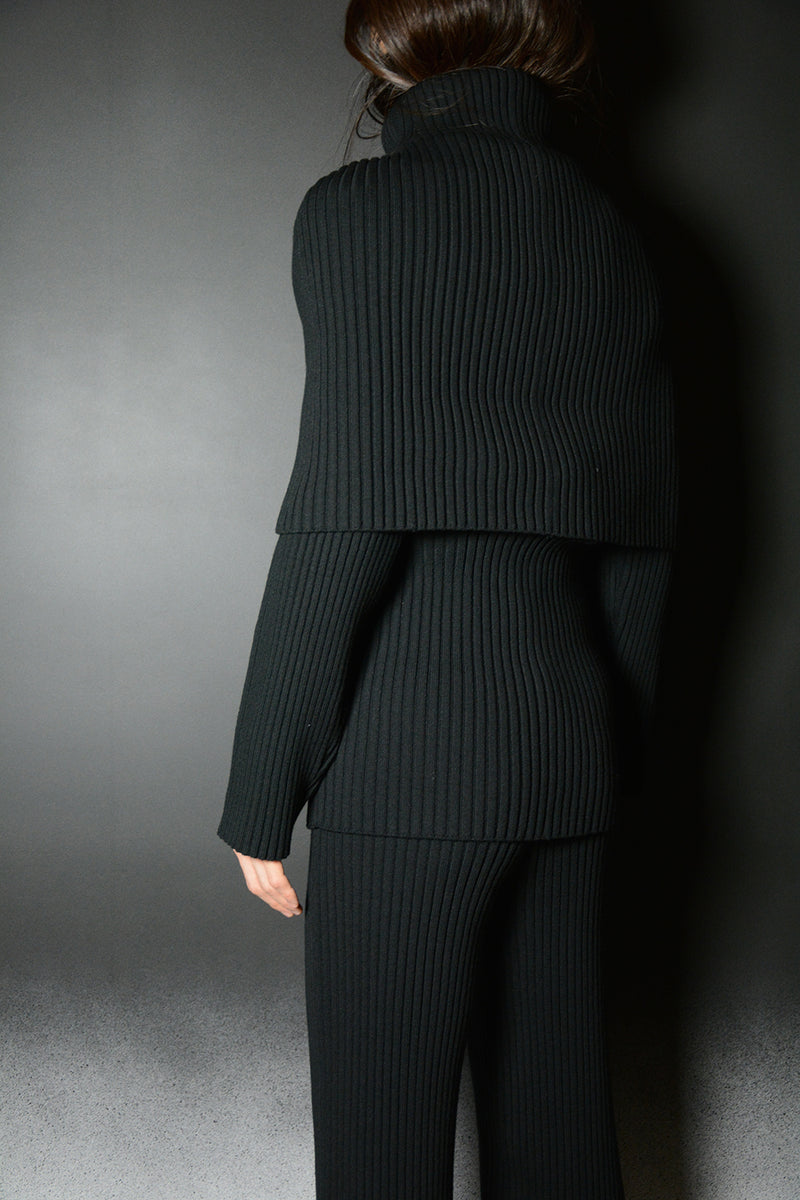 COVERED SHOULDER TURTLENECK