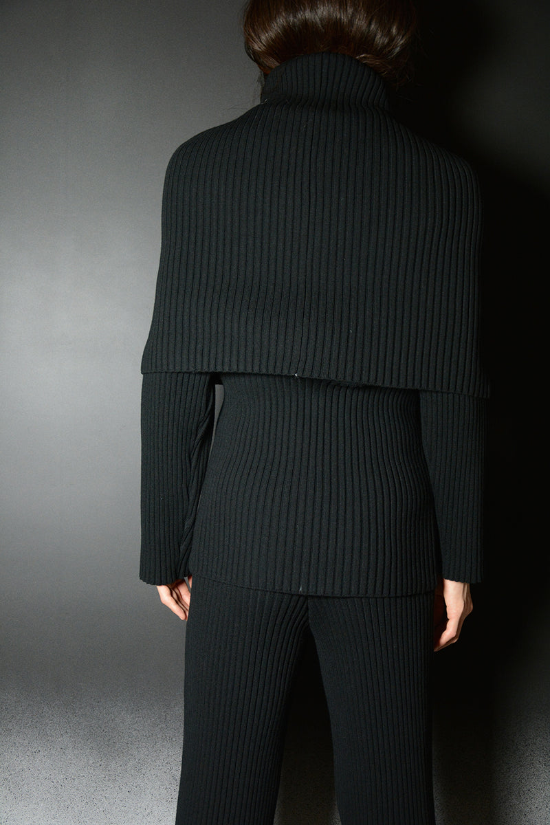 COVERED SHOULDER TURTLENECK