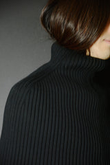 COVERED SHOULDER TURTLENECK