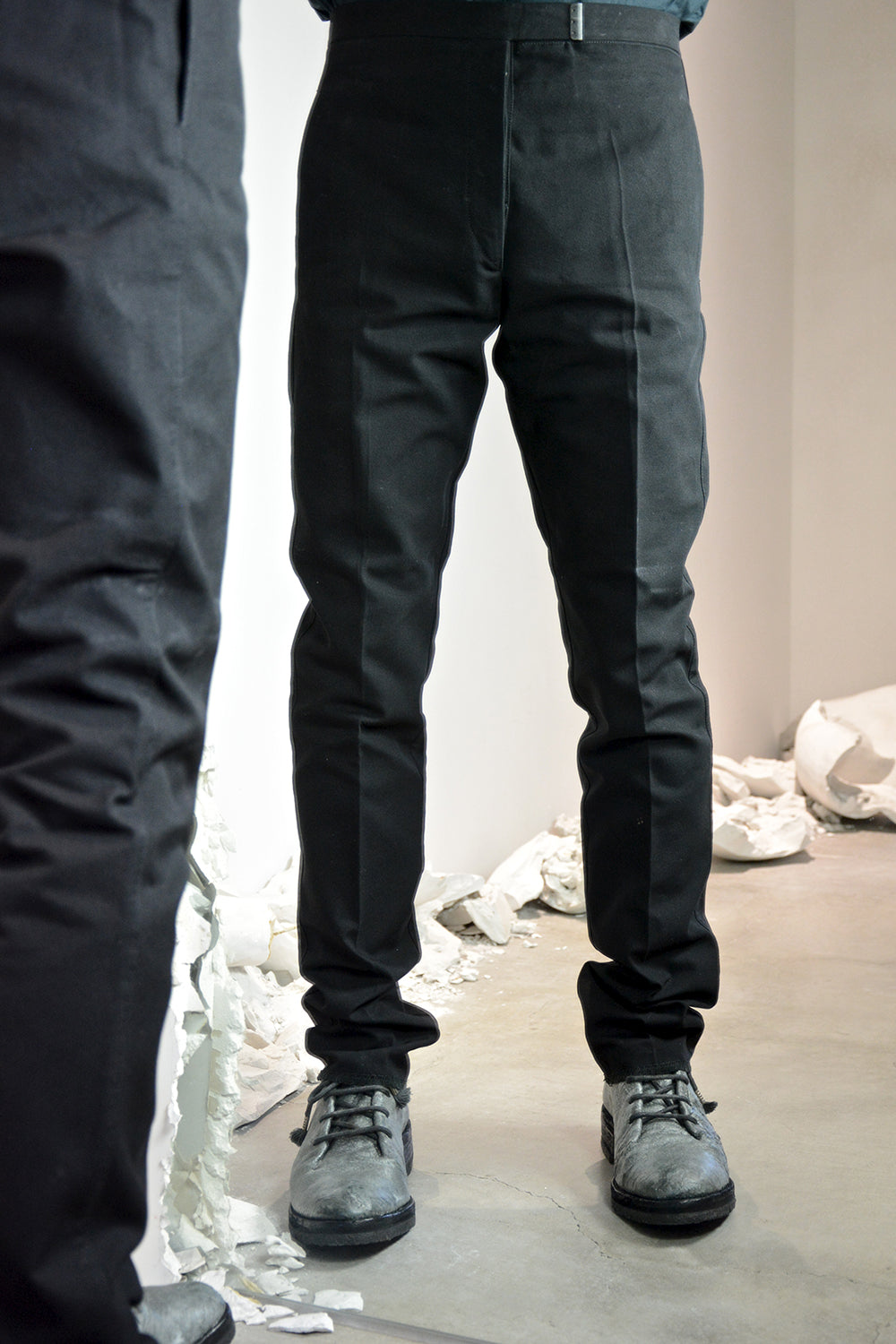 OVERLOCK INS BREADSTICK TROUSERS – Lift Daikanyama