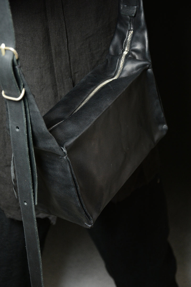 MIDIUM RECTANGULAR SHOULDER BAG / BLACK