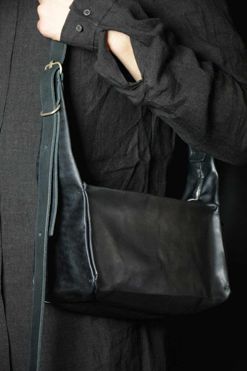 MIDIUM RECTANGULAR SHOULDER BAG / BLACK