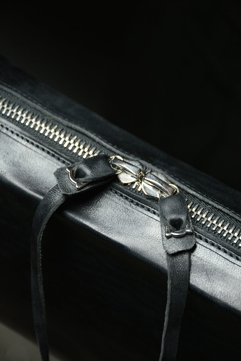 ZIPPED POCHETTE W/SHORT STRAP / BLACK