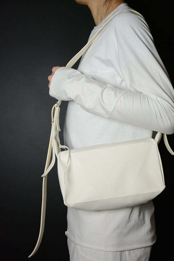 MIDIUM RECTANGULAR SHOULDER BAG / WHITE