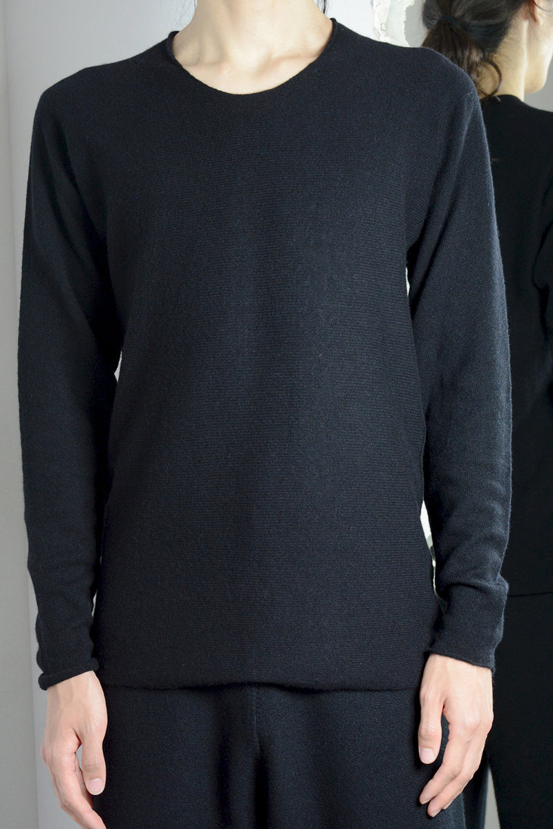 ROUND NECK ARCHED SHOULDER SWEATER