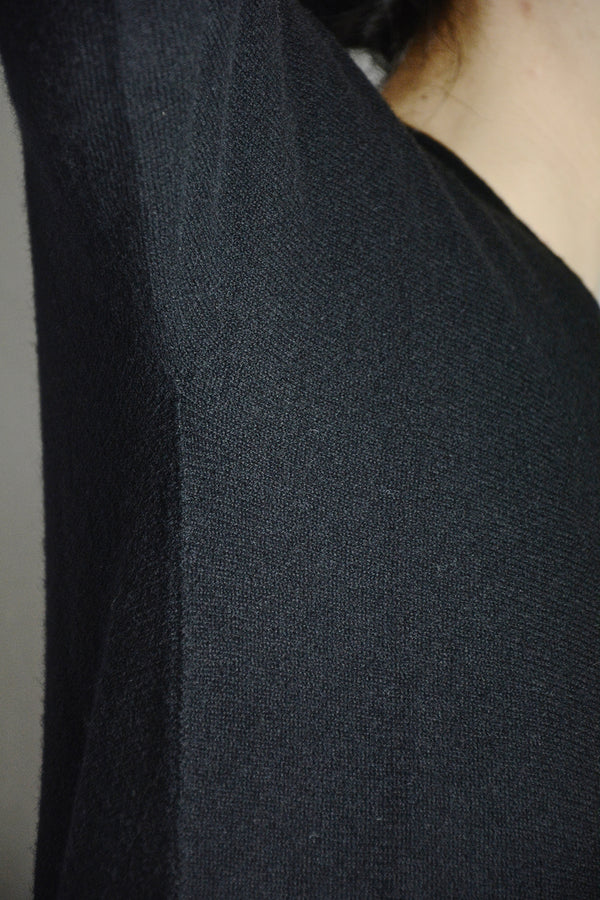 ROUND NECK ARCHED SHOULDER SWEATER