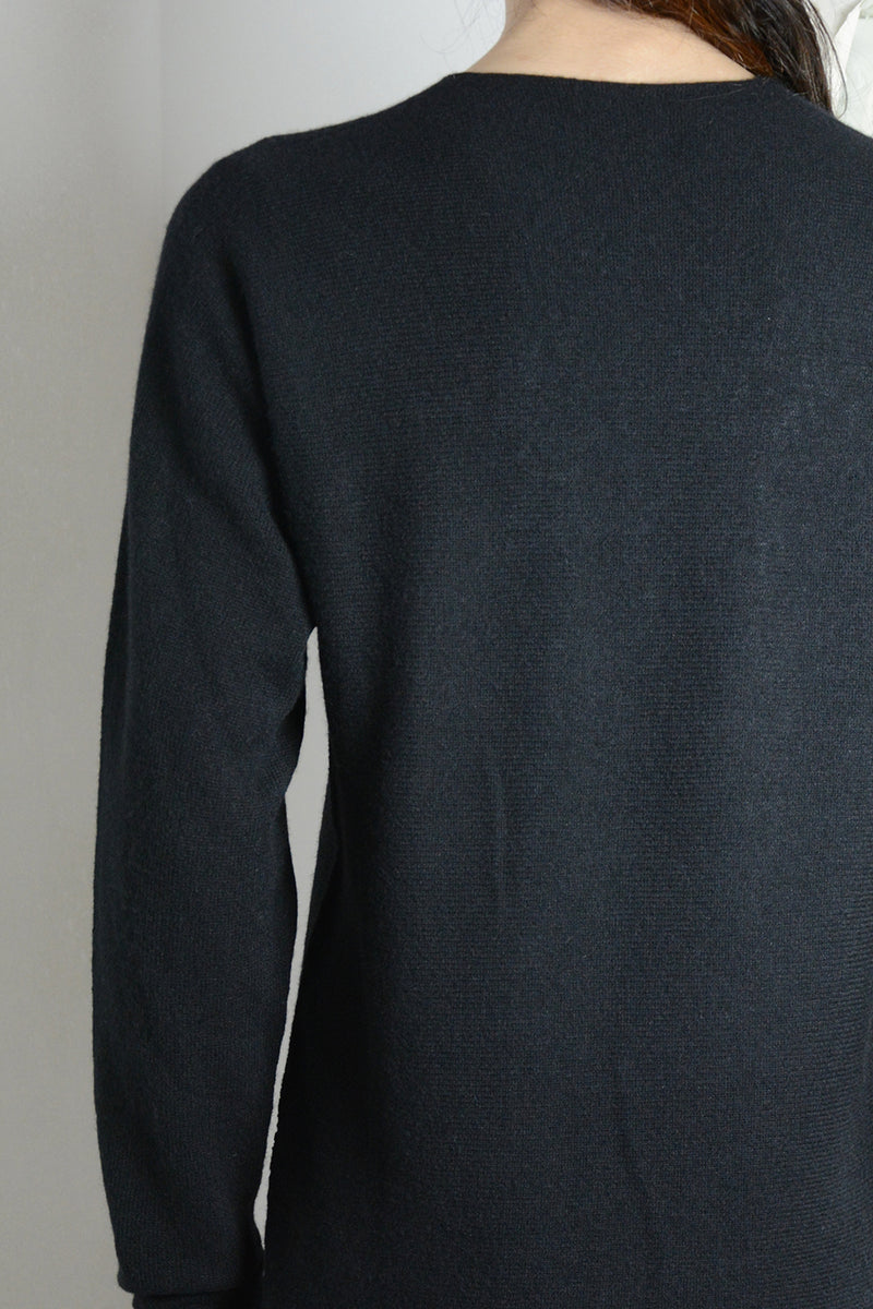 ROUND NECK ARCHED SHOULDER SWEATER