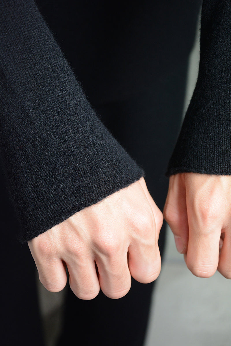 ROUND NECK ARCHED SHOULDER SWEATER