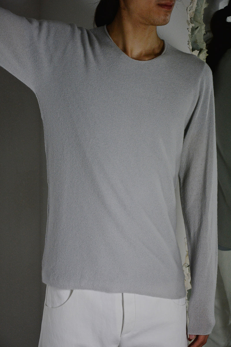 ROUND NECK ARCHED SHOULDER SWEATER