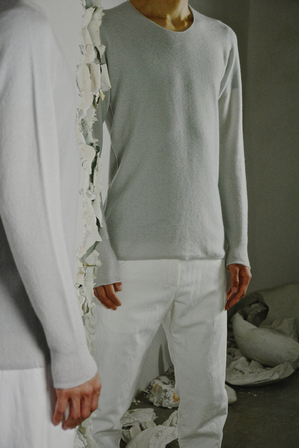 ROUND NECK ARCHED SHOULDER SWEATER