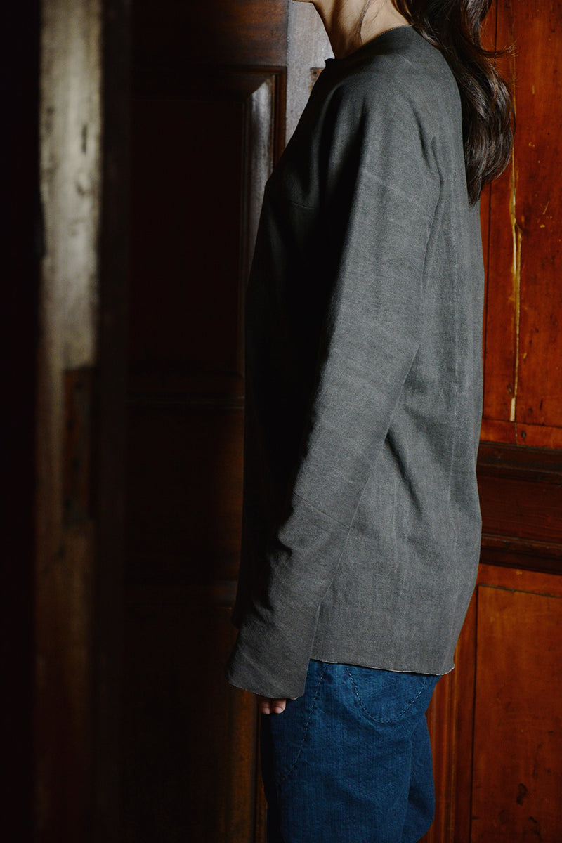 ONE-PIECE LONG SLEEVE T-SHIRT / CARBON