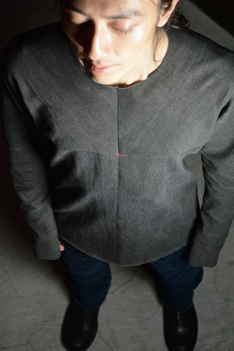 ONE-PIECE LONG SLEEVE T-SHIRT / CARBON