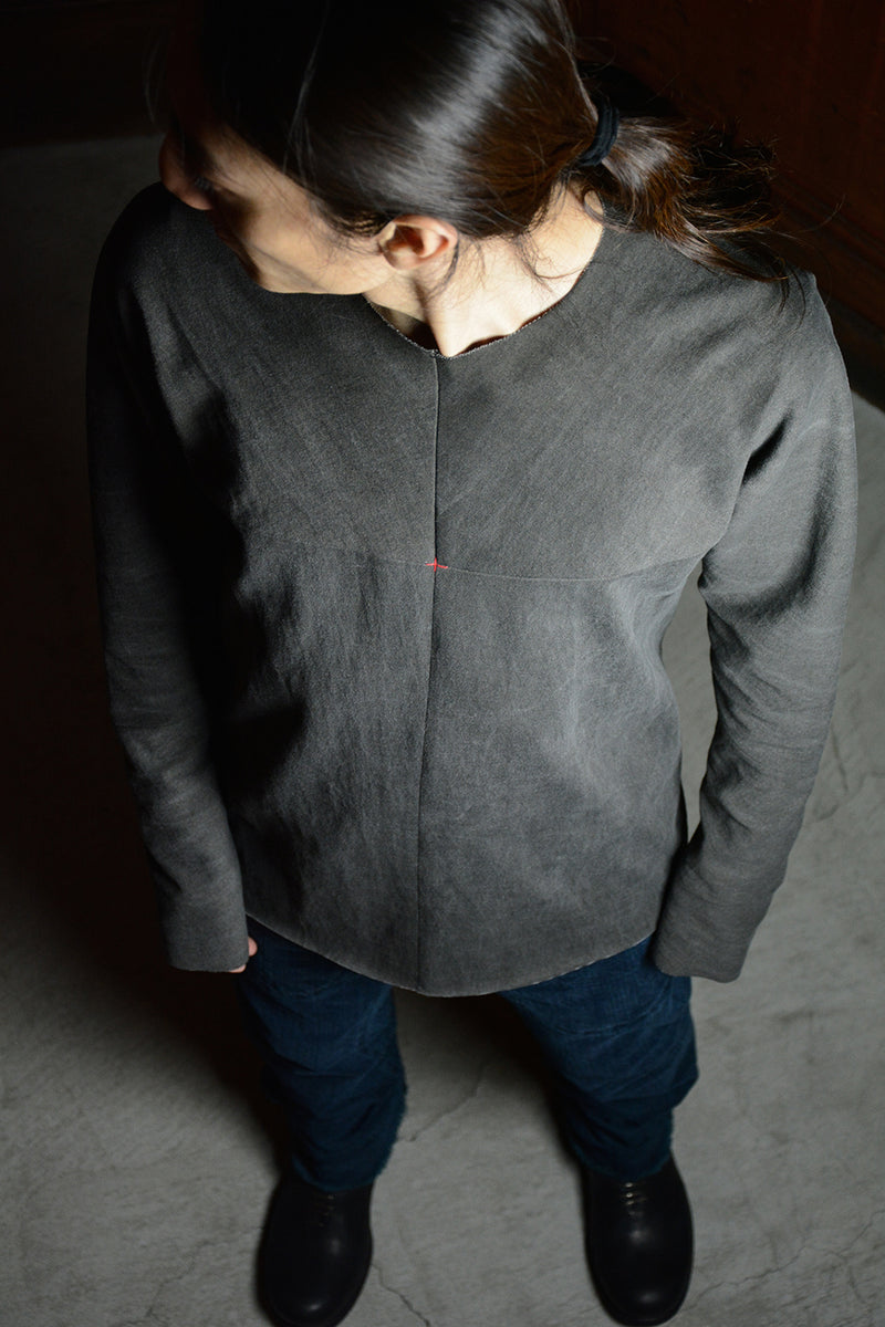 ONE-PIECE LONG SLEEVE T-SHIRT / CARBON