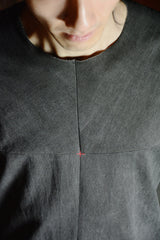 ONE-PIECE LONG SLEEVE T-SHIRT / CARBON