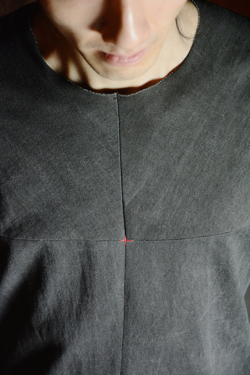 ONE-PIECE LONG SLEEVE T-SHIRT / CARBON