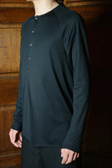 HENLEY RAGLAN LONG SLEEVE MEDIUM FIT T-SHIRT / BLACK