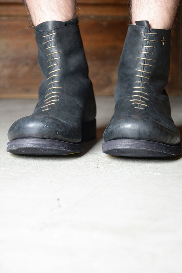 SHORT BACK ZIPPER BOOT W/MULTIPLE SILVER STAPE