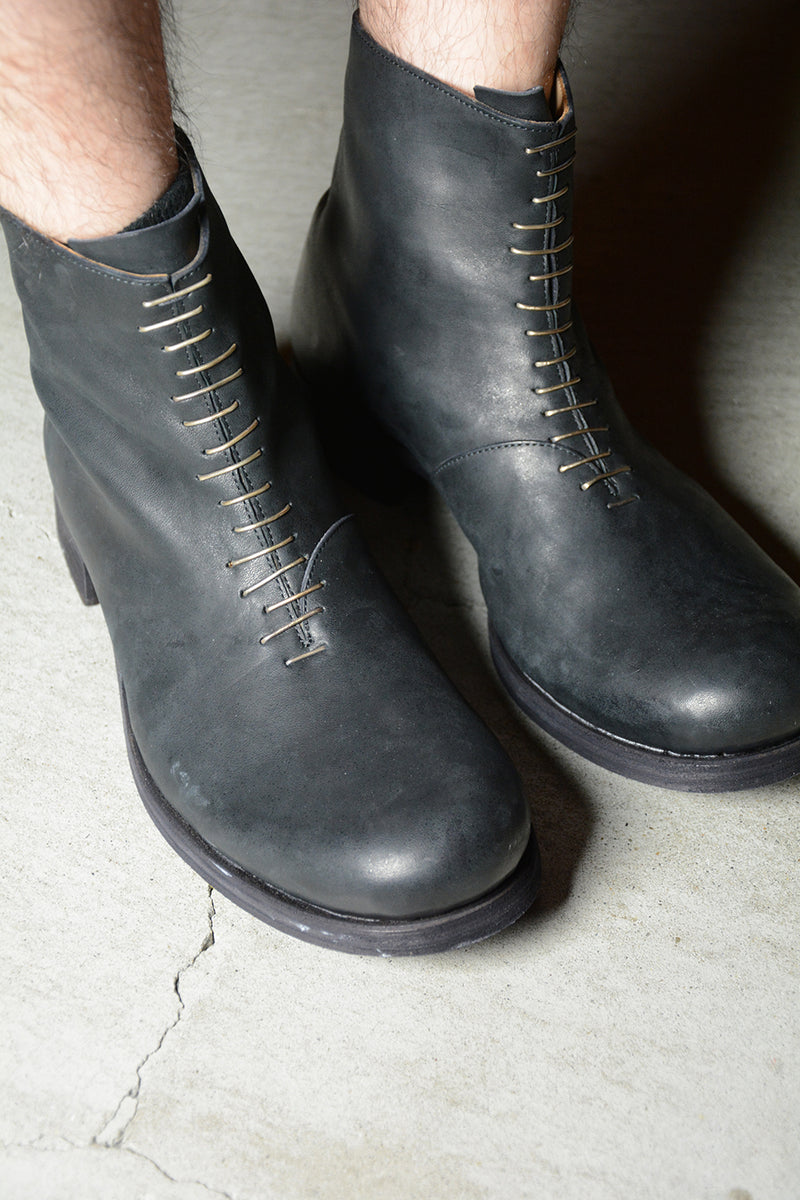 SHORT BACK ZIPPER BOOT W/MULTIPLE SILVER STAPE