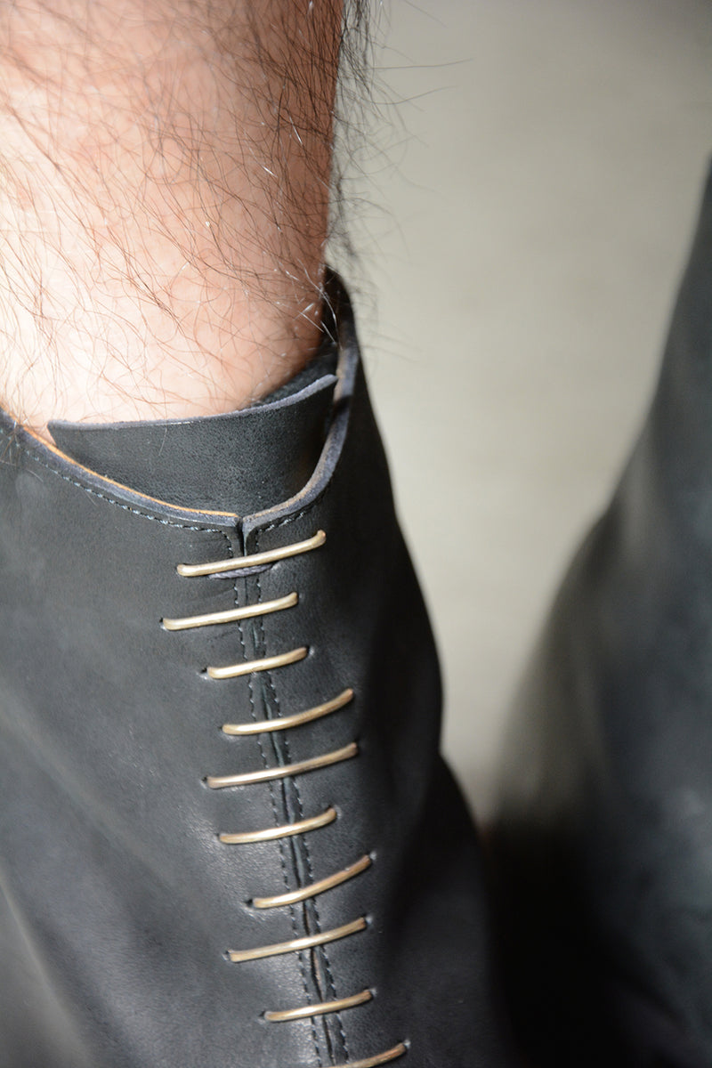SHORT BACK ZIPPER BOOT W/MULTIPLE SILVER STAPE