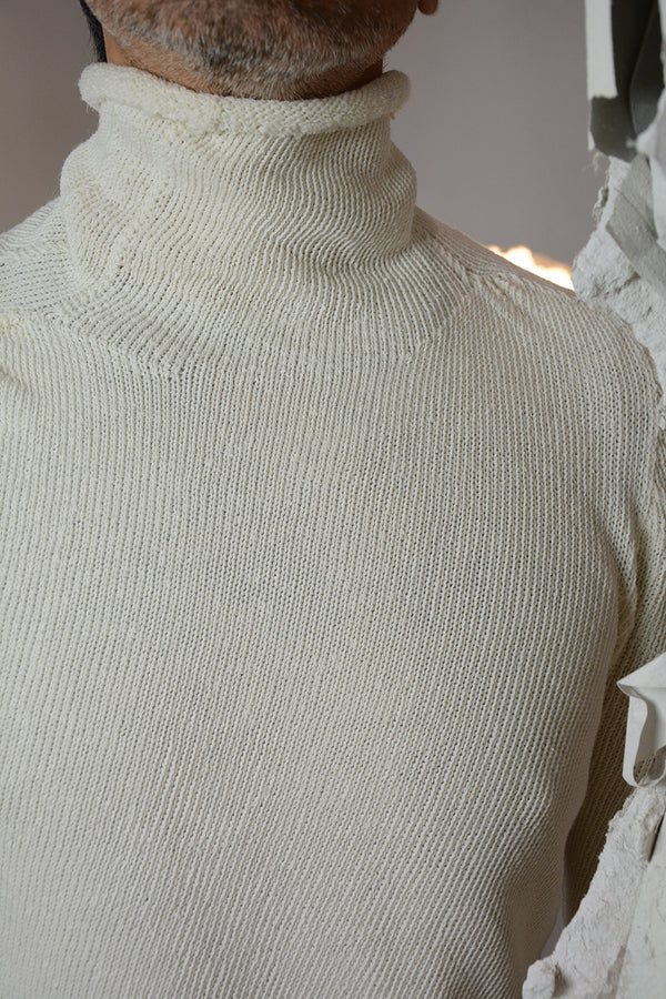 SEAMLESS LONG SLEEVE, HIGH NECK SWEATER
