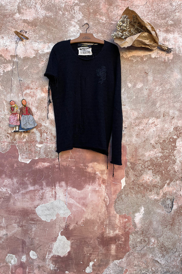 ASYMMETRY SLEEVE SWEATER